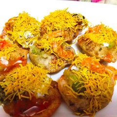 A picture of Papdi Chaat.
