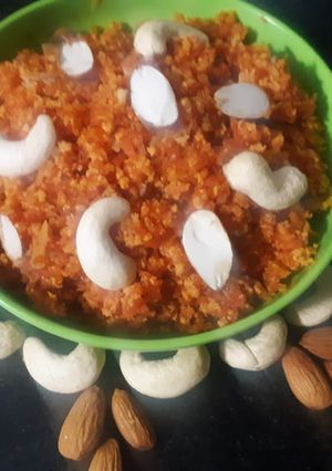 गाजर का हलवा (gajar ka halwa recipe in Hindi) रेसिपी मुख्य फोटो