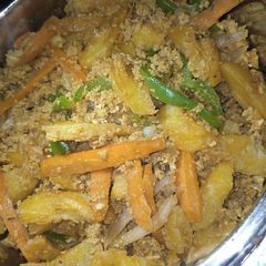 A picture of Stir fried chips omelette.
