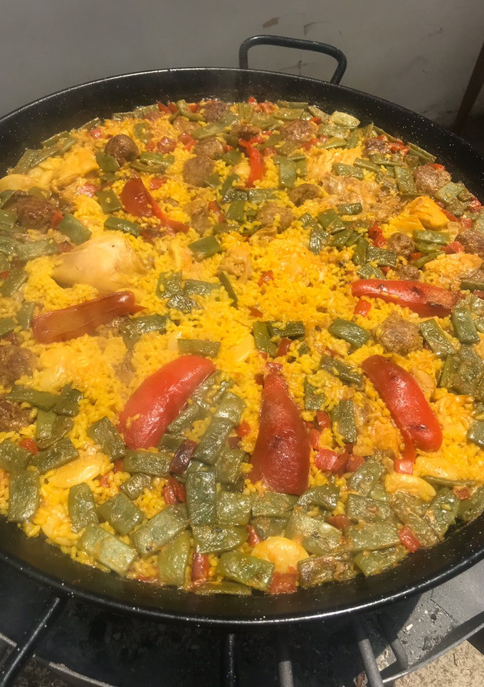 Una foto de Paella de La Safor, (con albóndigas) hecha con leña...🔥