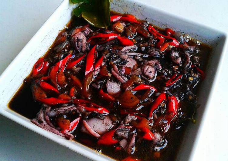 Cara Menyiapkan Hot Spicy Black Squids aka Cumi Kuah Item Super Lembuuut yang Sempurna