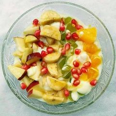 A picture of Hung curd,fruits and honey.