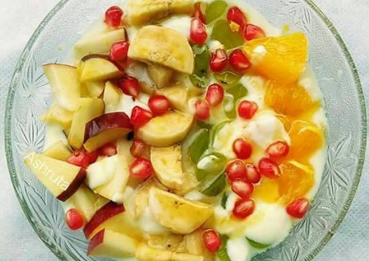 Hung curd,fruits and honey