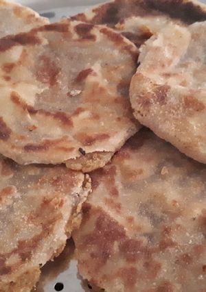 A picture of Puran Poli / Gaddi Rotli.