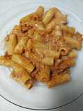 Macarrones con paté y carne picada