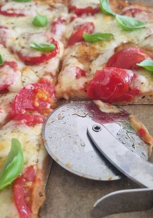 Tönkölylisztes pizza recept fotója