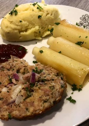 Une photo de Pain de viande et poireau braisé