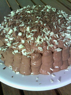 Una foto de Tarta tres chocolates