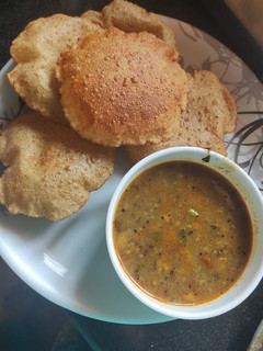 पूरी(poori recipe in hindi) रेसिपी मुख्य फोटो