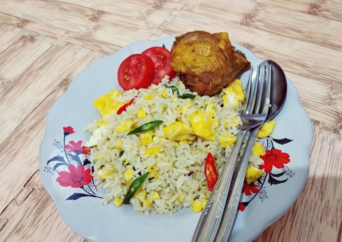 Resep Nasi Goreng Mentega Daun Jeruk Oleh Irene Mutiya - Cookpad