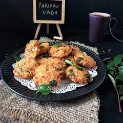 A picture of Parippu Vada (Lentil Fritters / Pakora - Kerala style).