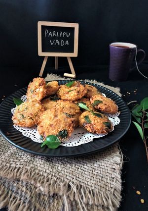 A picture of Parippu Vada (Lentil Fritters / Pakora - Kerala style).