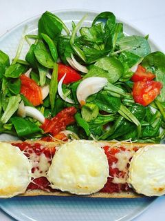 Une photo de Tartine gratinée façon pizza