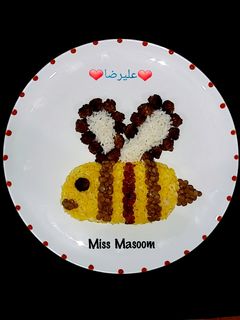 عکسی از دستور تزیین عدس پلو کودک به شکل زنبور علیرضا👦