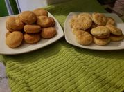 Una foto de pan de queso y orégano