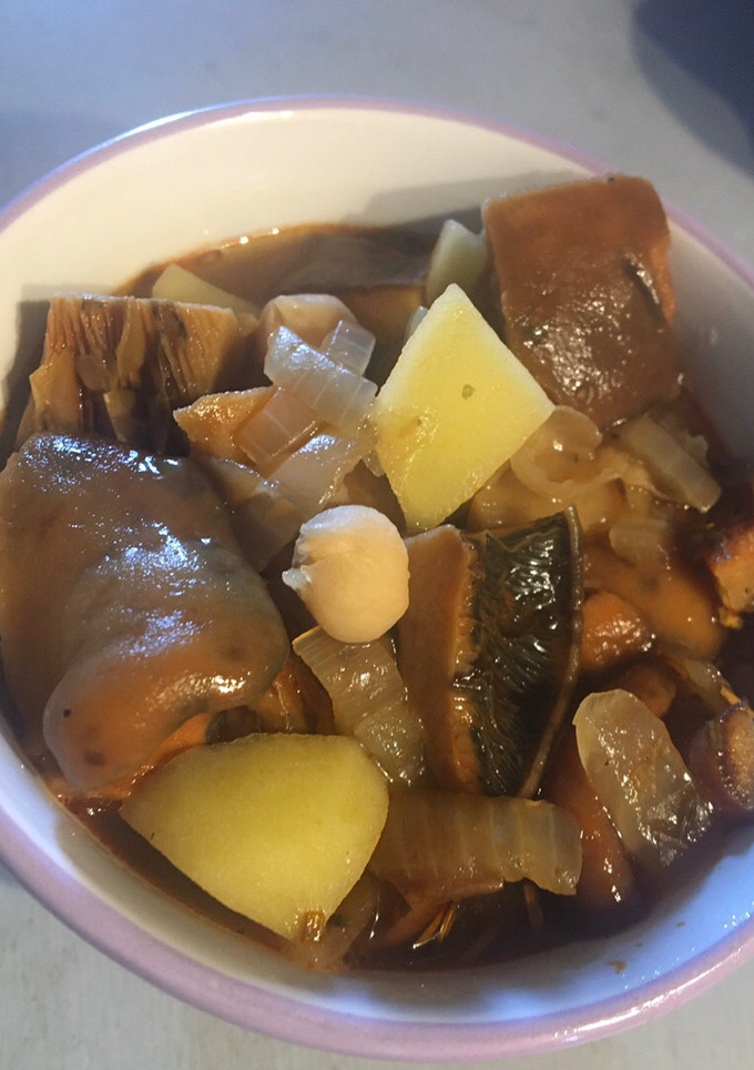Una foto de Níscalos con patatas y garbanzos