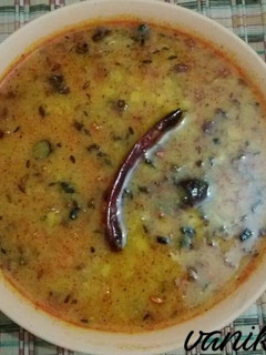 A picture of Dal fry.