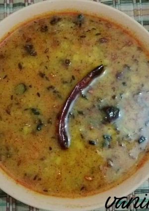 A picture of Dal fry.