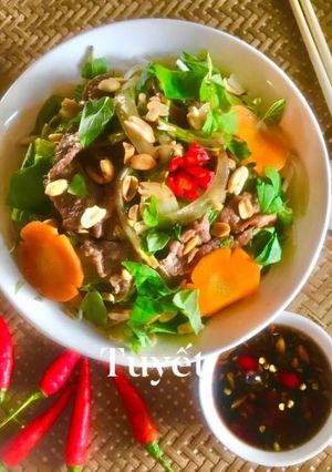 Hình của món Bún bò xào củ hành.