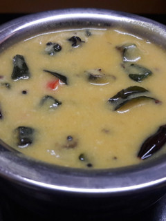 குஜராத்தி பின்தி காதி (Binthi Kaathi Recipe in Tamil) செய்முறை முக்கிய புகைப்படம்