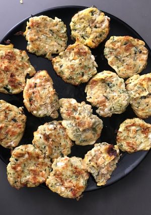 Une photo de Boulettes - galettes courgettes feta