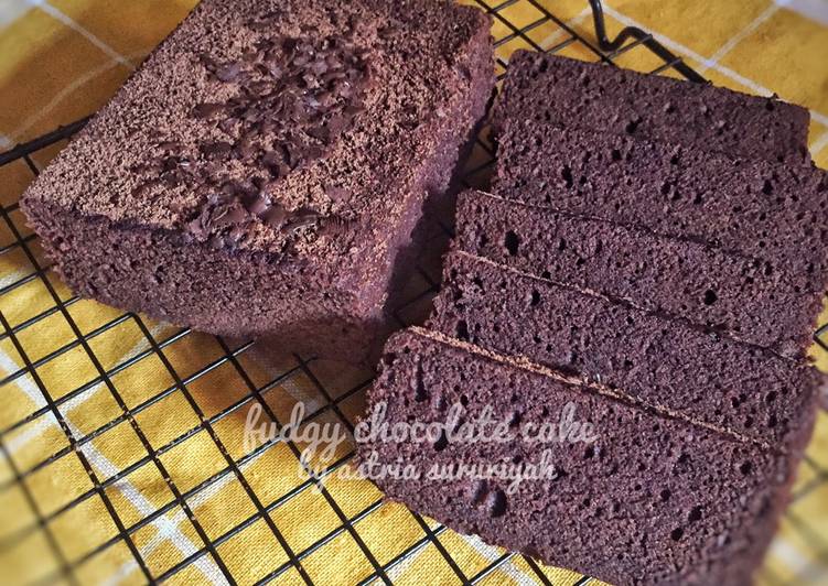 Fudgy chocolate cake