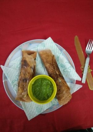 A picture of Quick dosa wrapped in naughty potatoes and cheese.
