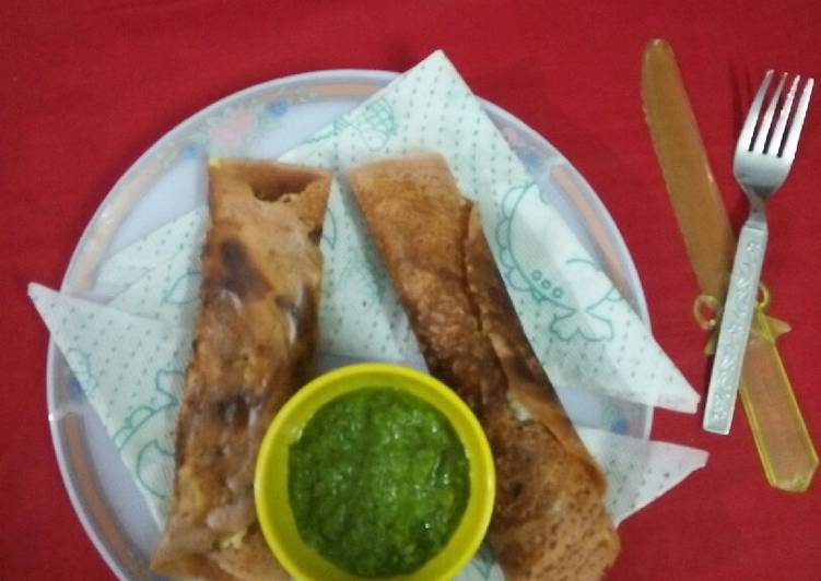 Recipe of Super Quick Homemade Quick dosa wrapped in naughty potatoes and cheese