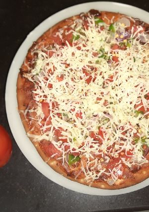 તવા પીઝા (Tawa Pizza Recipe in Gujarati) રેસીપી મુખ્ય ફોટો