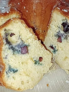 Una foto de Budín de arándanos 🫐🫐 con glasé de limón