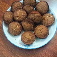 A picture of Nut sponge muffins.