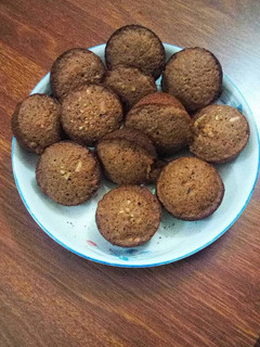 A picture of Nut sponge muffins.