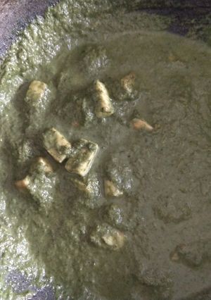 A picture of Palak paneer.