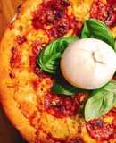 Pizza Đế Giòn Xúc Xích & Gà Xé Viền Phô Mai