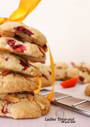 A picture of Strawberry Cookies.