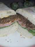 Ciabatta de carne, jamón y queso