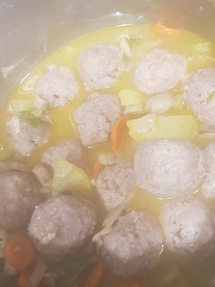 Una foto de Albóndigas con verduras