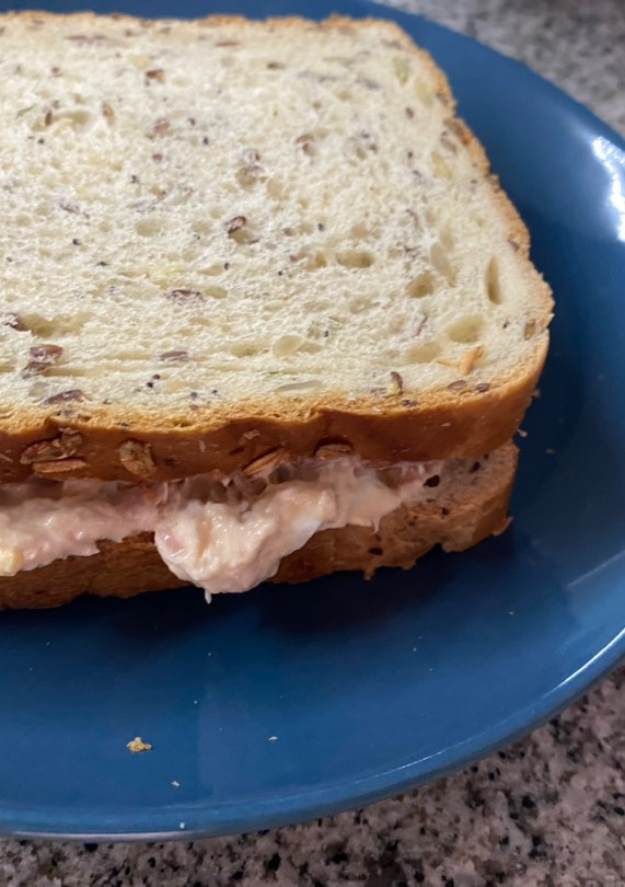 Una foto de Sándwich de Atún y Huevo