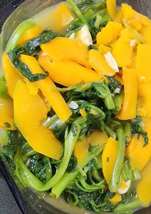 Hình của món Bí đỏ, rau muống xào tỏi.