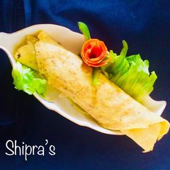 A picture of Egg moong rolls.