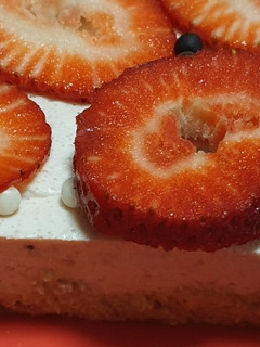 Una foto de Tarta 🍰fría de batido de fresas🍓🍓