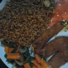 A picture of Fish fillets served together with pilau.