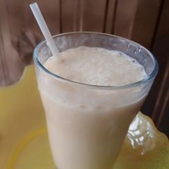 Banana smoothie A picture of Banana smoothie.