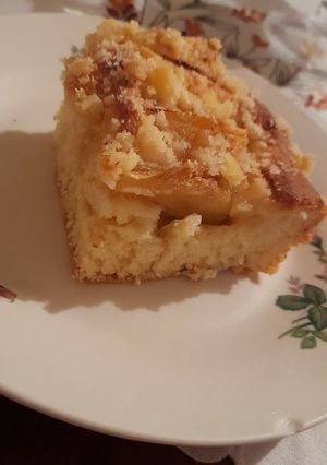 Zdjęcie przepisu Ciasto drożdżowe z jabłkami i kruszonką.