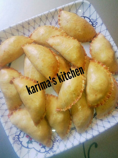 A picture of Baked meat pies.