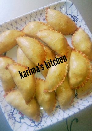 A picture of Baked meat pies.