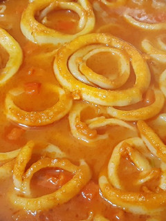 Una foto de Calamares en salsa