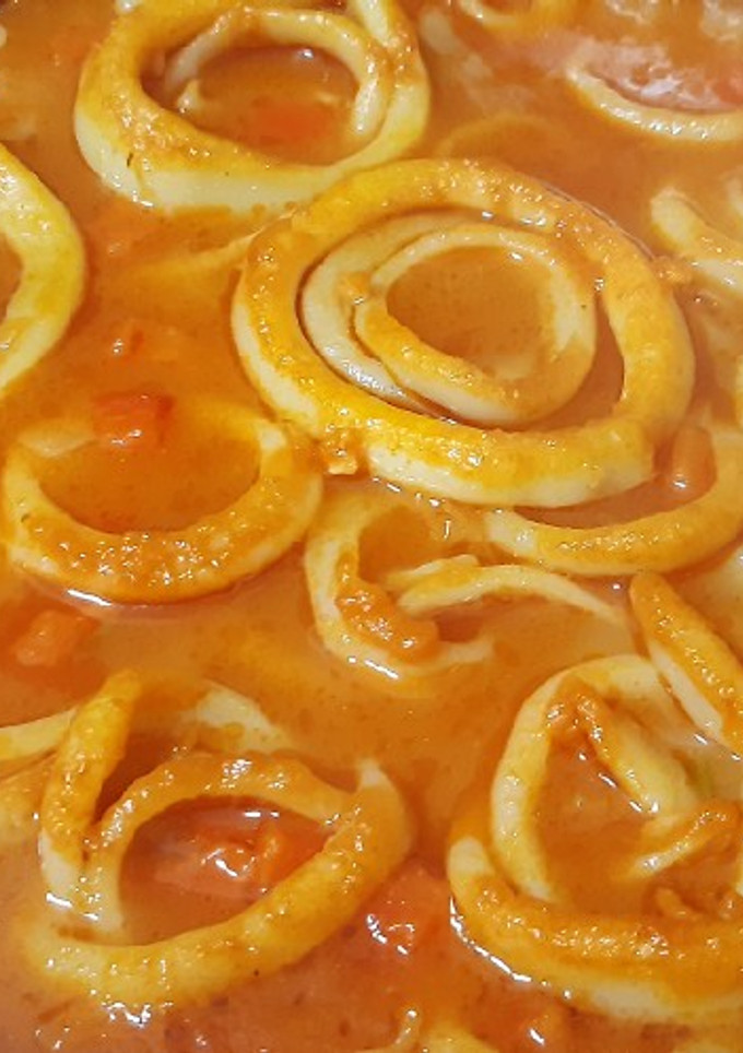 Una foto de Calamares en salsa