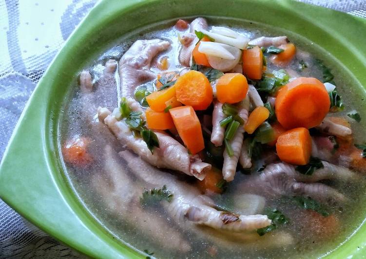 Recipe: Tasty Chicken Feet and Carrots Soup