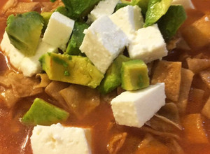 Una foto de Sopa de tortilla con chipotle
